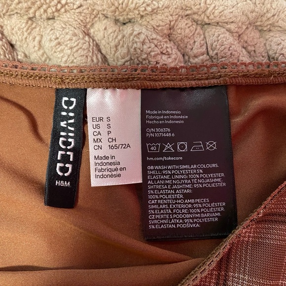 H&M mini skirt - Picture 2 of 2